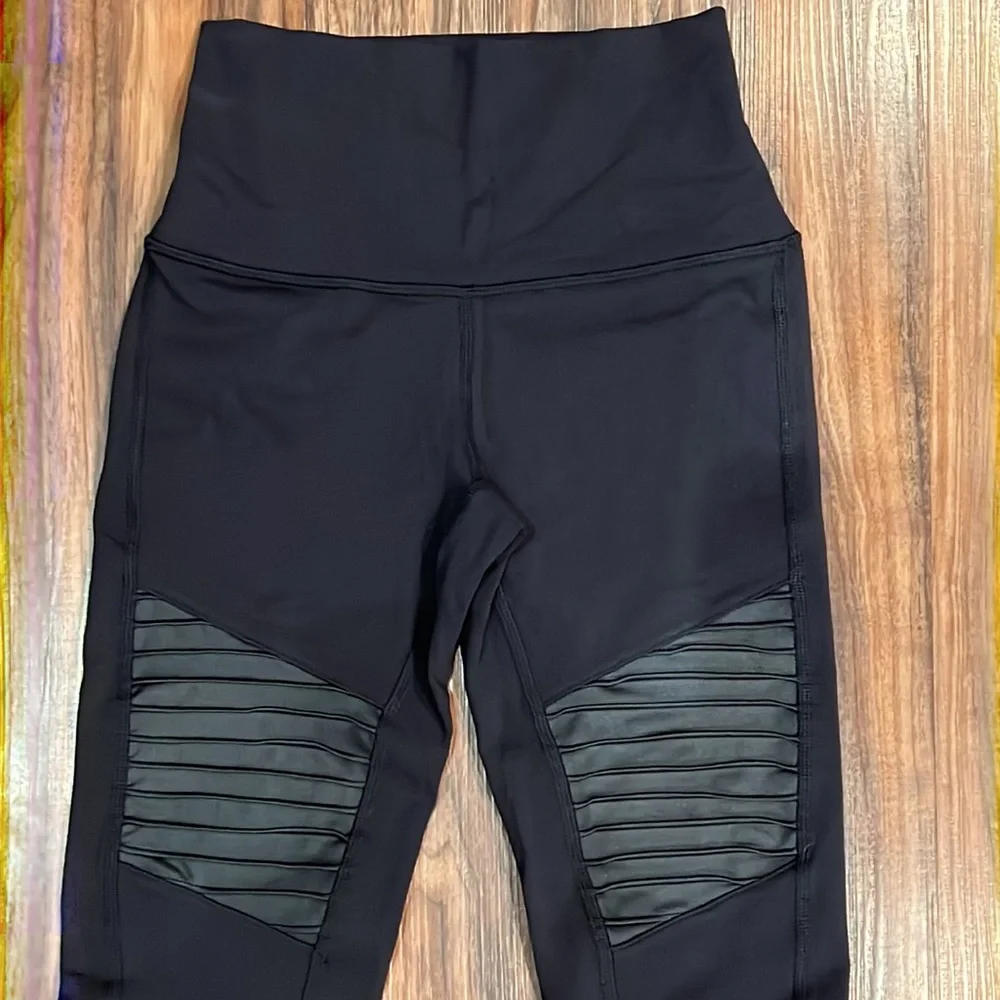 NWOT Alo Yoga High Waist Moto Legging
